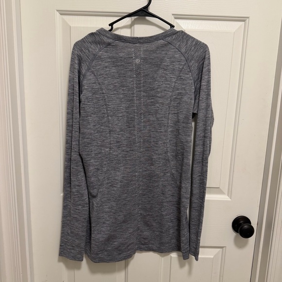 Lululemon Swiftly Tech Long Sleeve Size 12 - Picture 2 of 5